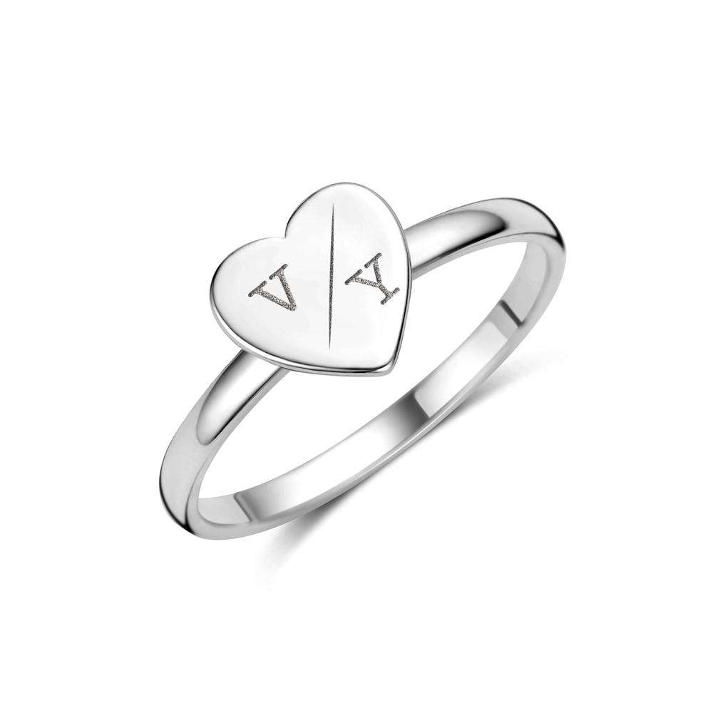 Anillo de plata con corazón e iniciales