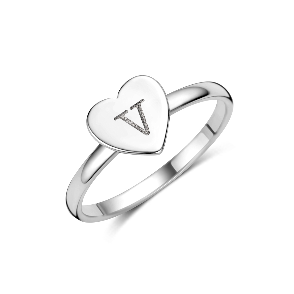 Anillo de plata con corazón e iniciales