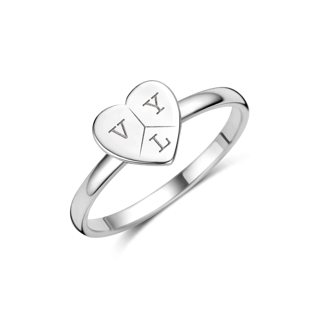 Anillo de plata con corazón e iniciales