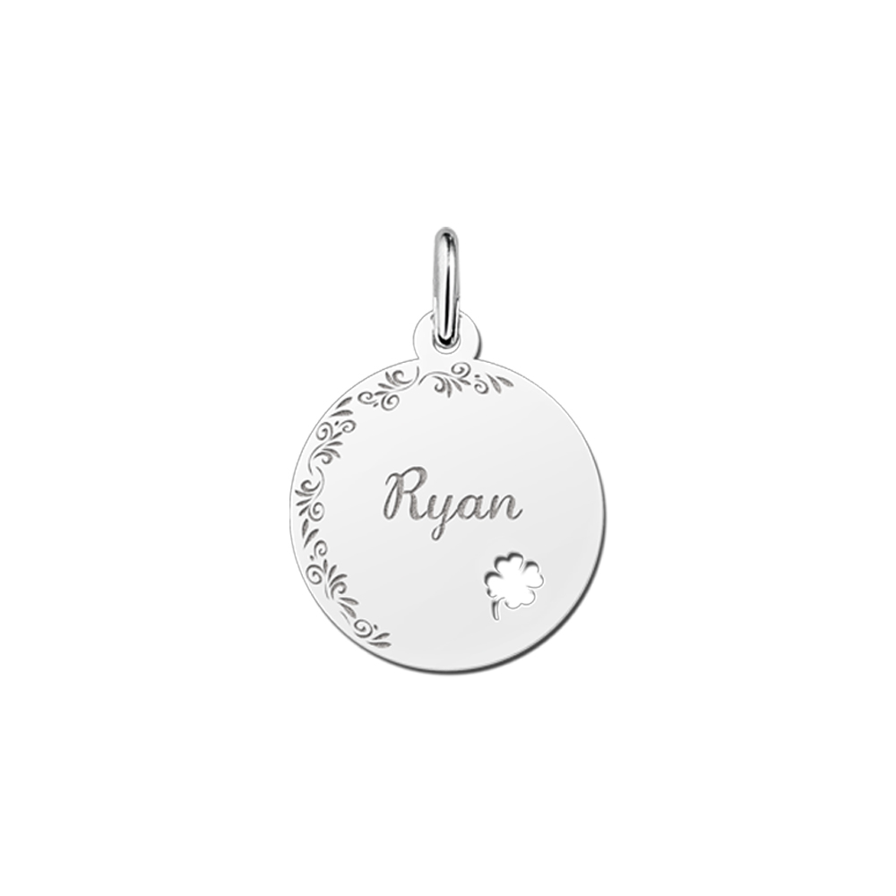 Colgante de plata con borde floral y trébol de 4 hojas
