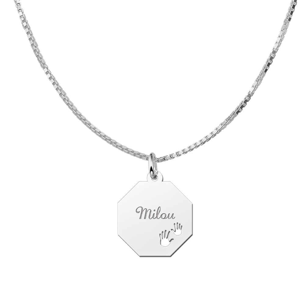 Colgante octogonal de plata con manos