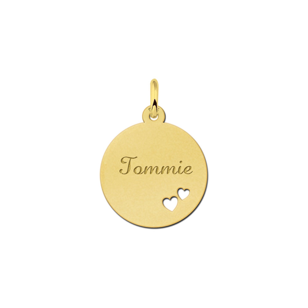 Colgante chapado en oro con nombre y dos corazones