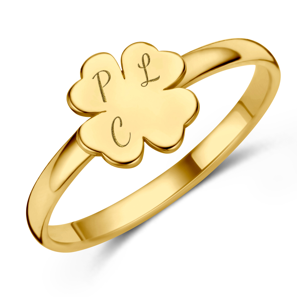 Anillo de oro con trébol e iniciales