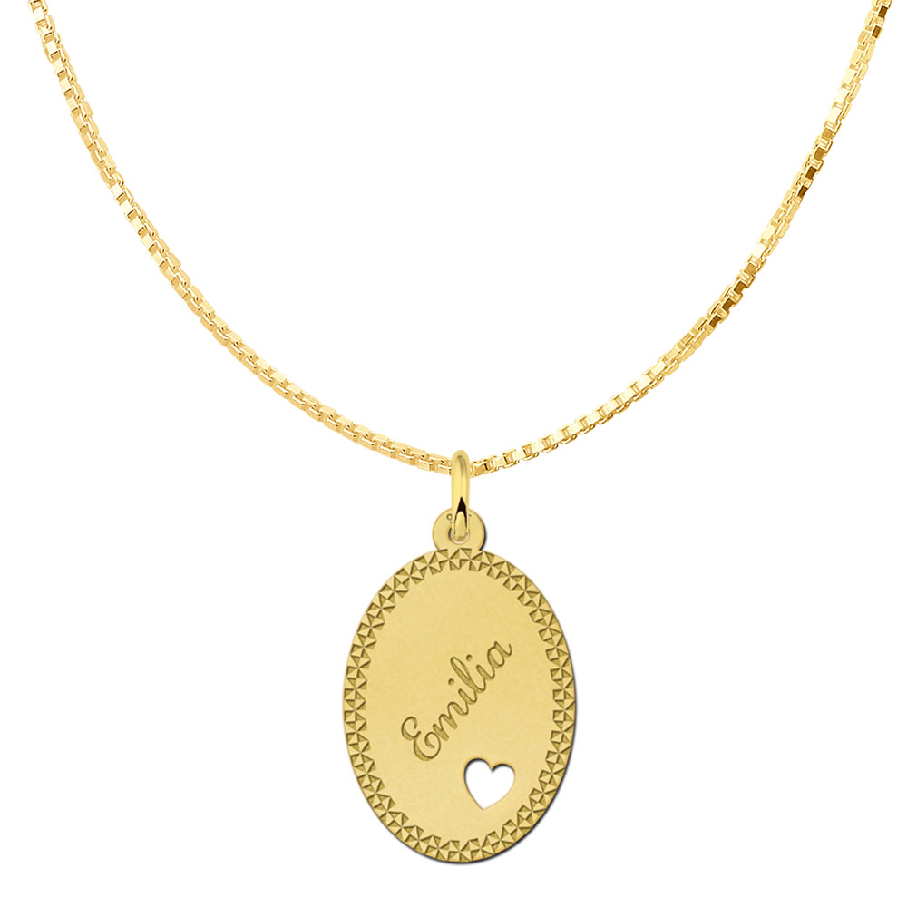 Colgante ovalado chapado en oro con borde decorativo y corazón