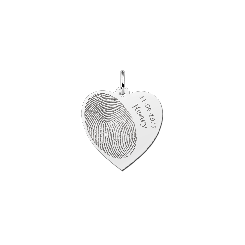 Joya de plata en forma de corazón con la huella dactilar, el nombre y la fecha Joya de plata en forma de corazón con la huella dactilar, el nombre y la fecha
