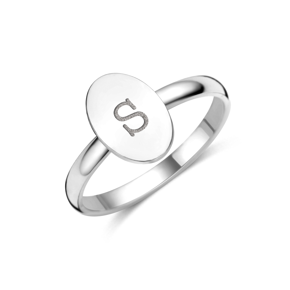 Anillo de plata ovalado con iniciales