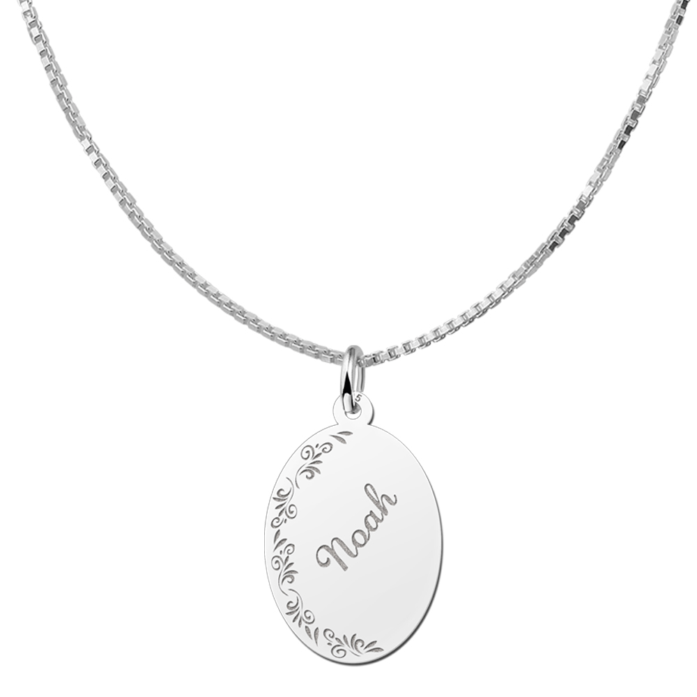 Colgante ovalado de plata borde floral & nombre