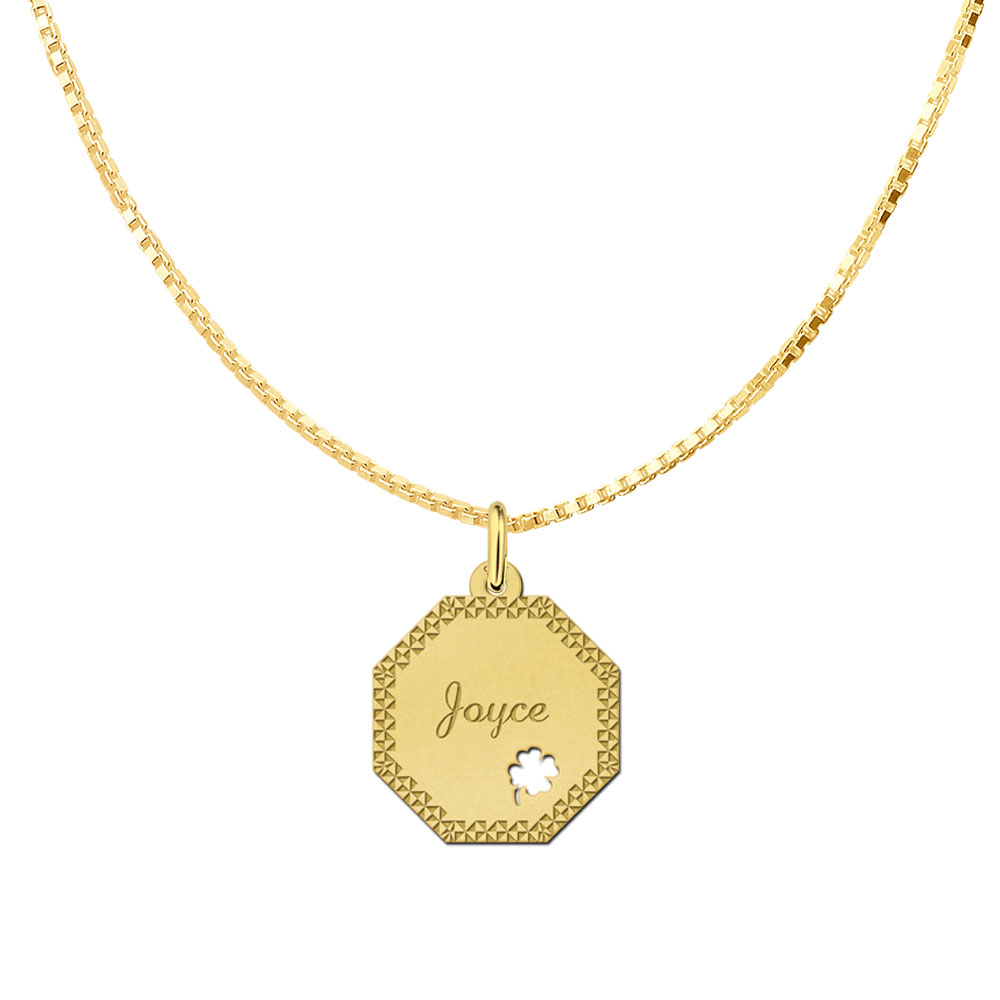 Colgante octogonal chapado en oro con borde decorativo y trébol de cuatro hojas