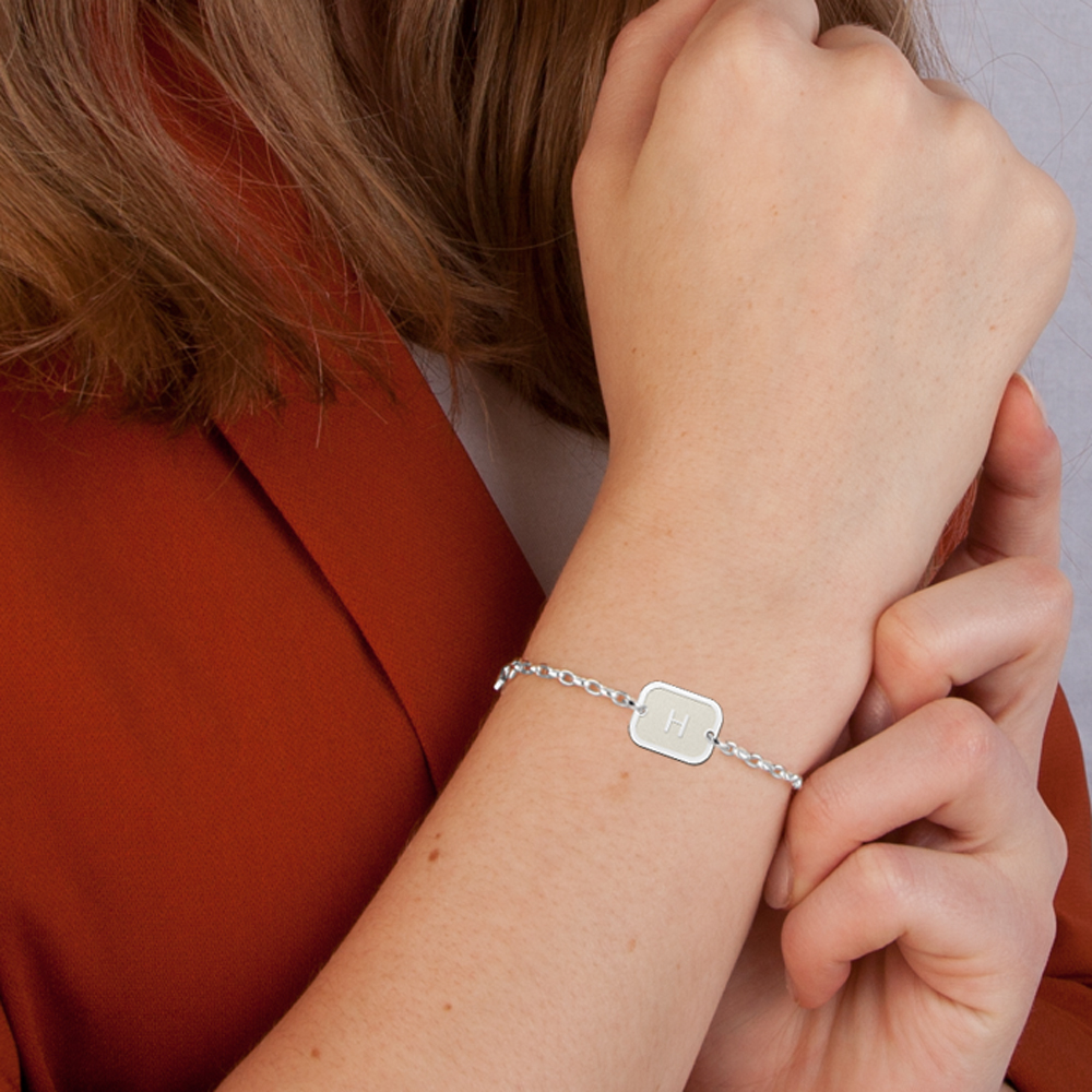 Pulsera de Plata con Inicial Rectangular Mate