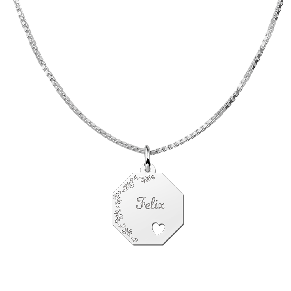 Colgante octogonal de plata con borde floral, nombre y corazón