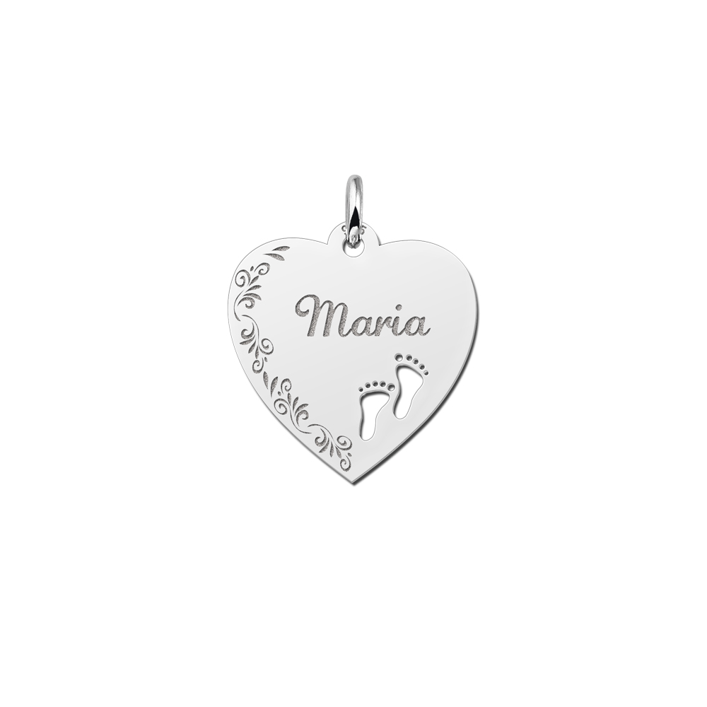 Placa de plata grabado corazón con borde de flor y piececitos Placa de plata grabado corazón con borde de flor y piececitos