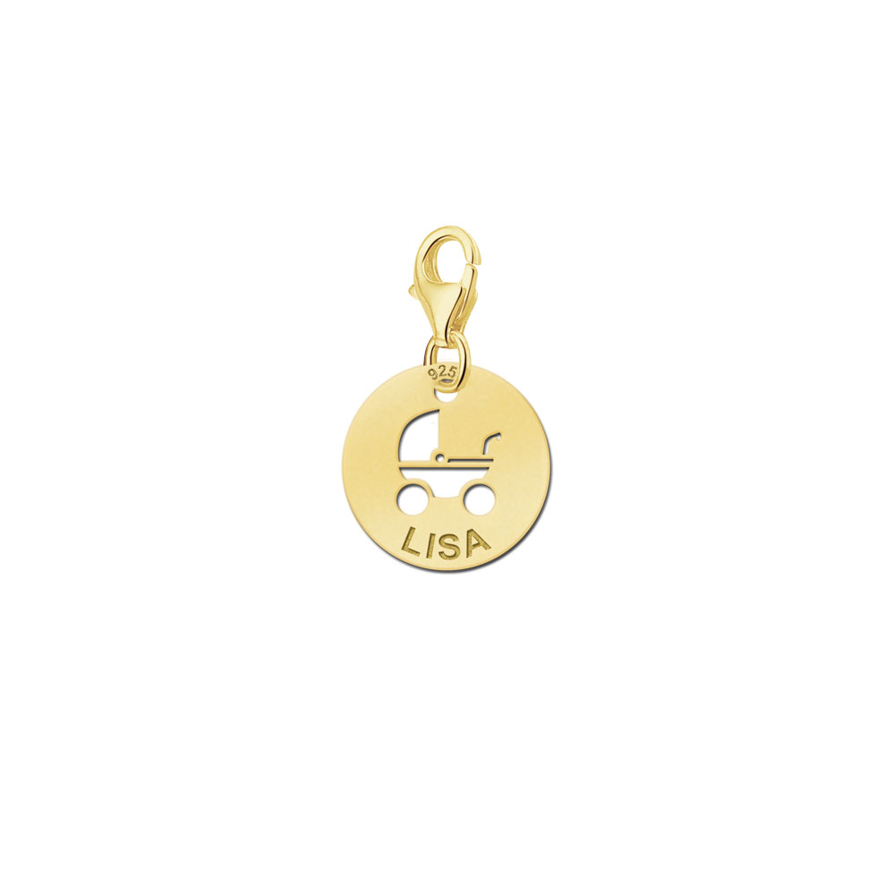 Charm chapado en oro con cochecito de bebé y nombre