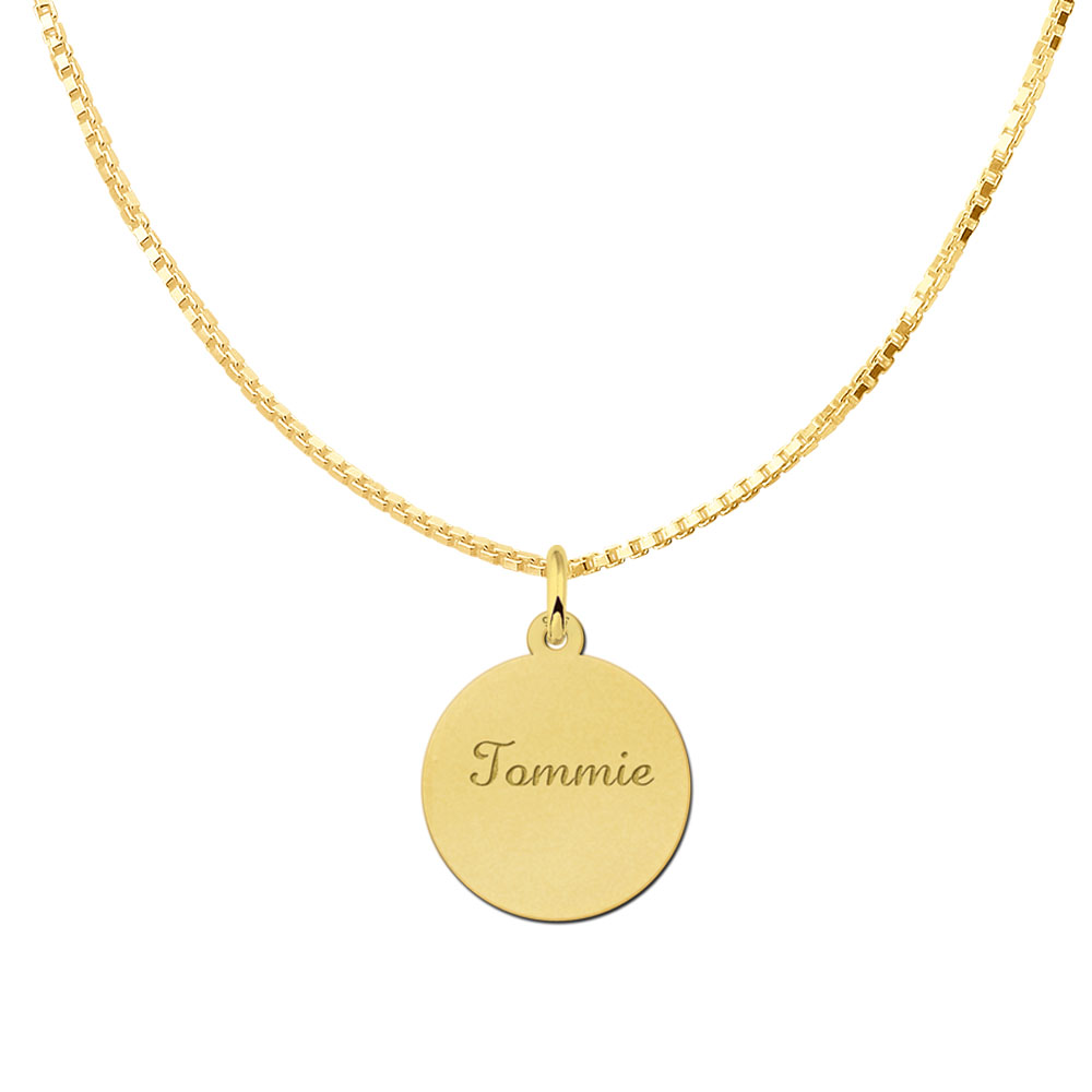 Colgante redondo chapado en oro con grabado de nombre