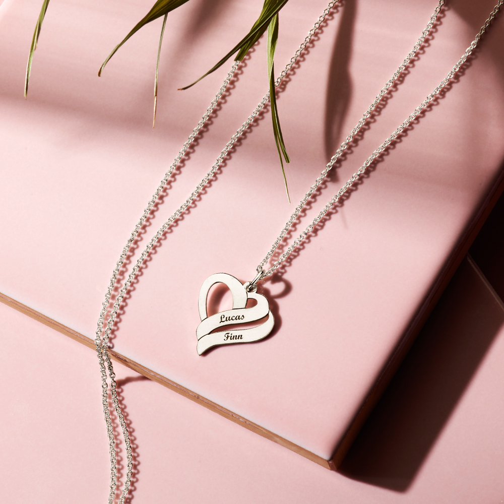 Colgante de corazón de plata con dos nombres pequeño
