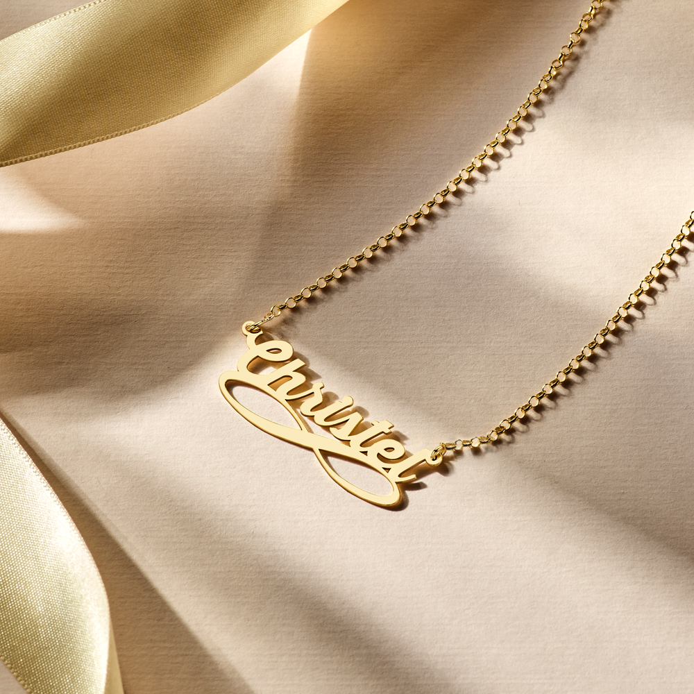 Collar con nombre en oro infinity