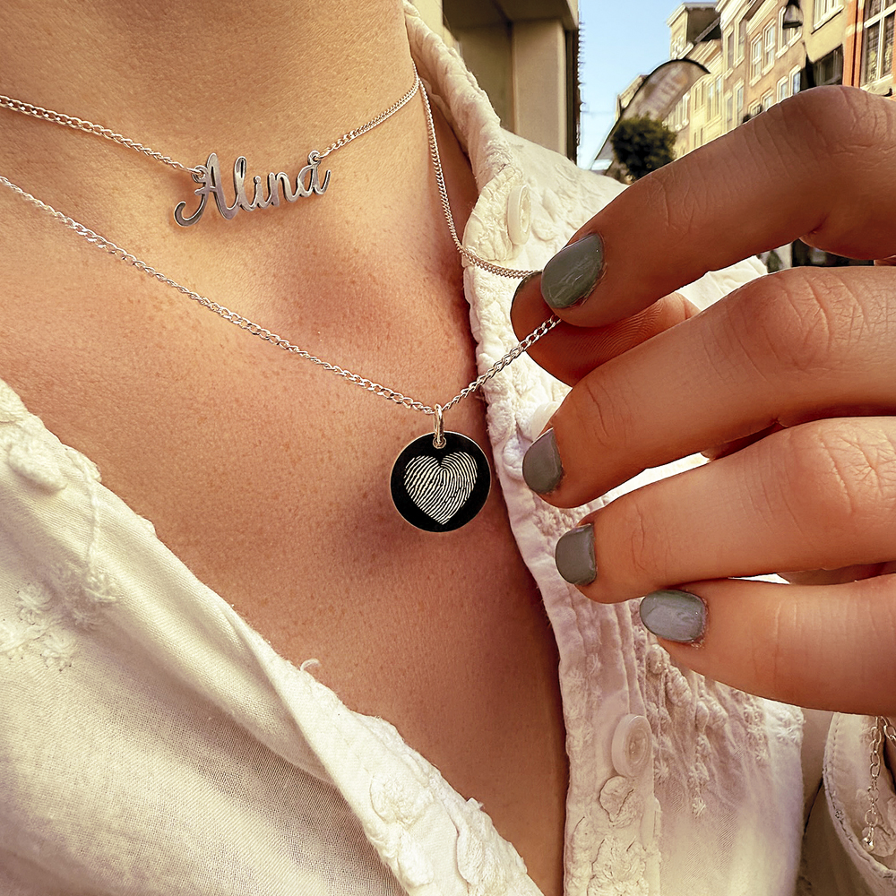 Colgante redondo de plata con huella dactilar en forma de corazón Colgante redondo de plata con huella dactilar en forma de corazón