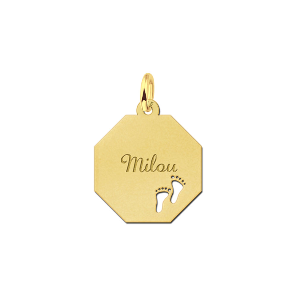 Colgante octogonal chapado en oro con pies de bebé