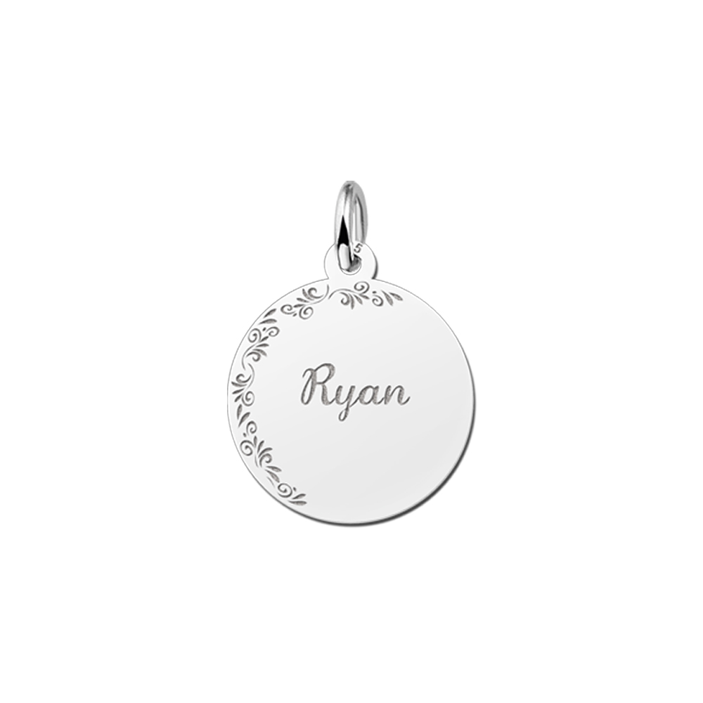 Colgante redondo de plata con borde floral y nombre