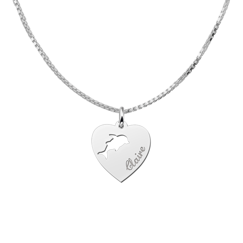 Colgante de corazón de plata con delfín y nombre