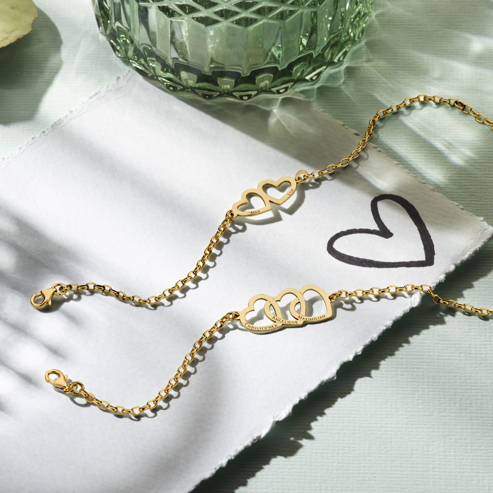Pulsera de oro con tres corazones unidos y nombres Pulsera de oro con tres corazones unidos y nombres