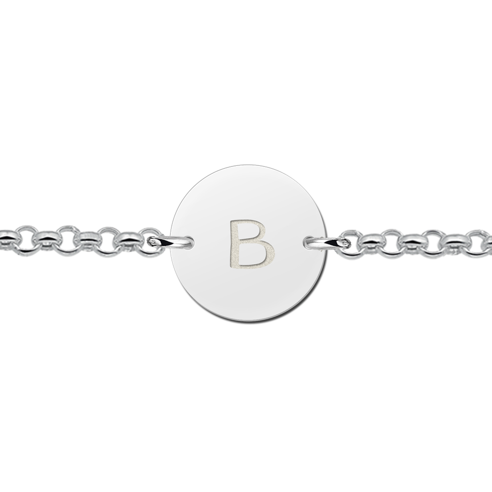 Pulsera de plata con letra redonda