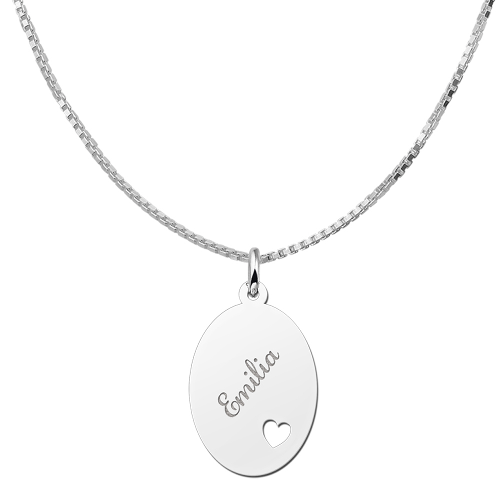 Colgante ovalado de plata con corazón