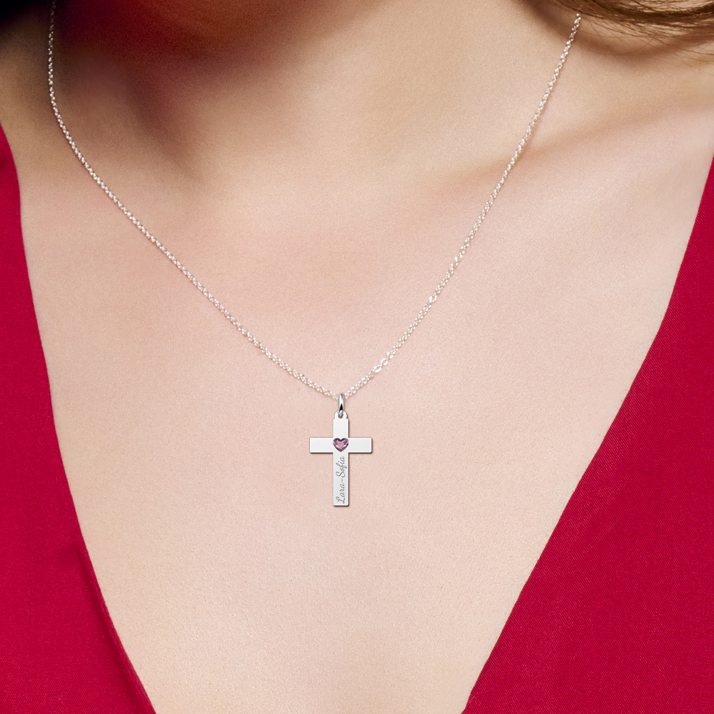 Colgante de cruz de plata con circonita en forma de corazón y nombre grabado Colgante de cruz de plata con circonita en forma de corazón y nombre grabado