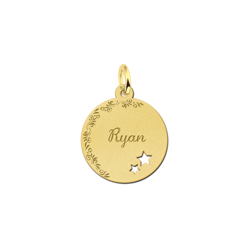Colgante chapado en oro con borde de flores y dos estrellas