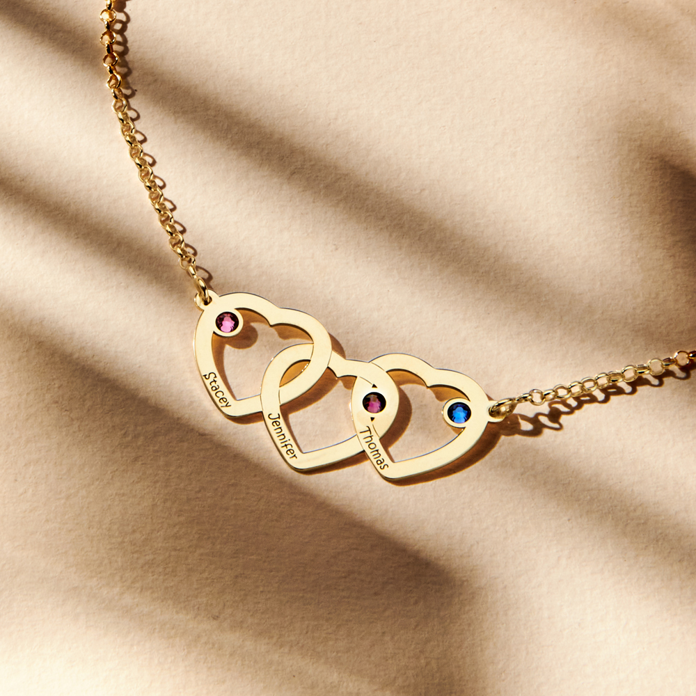 Collar de oro con piedra natal y tres corazones