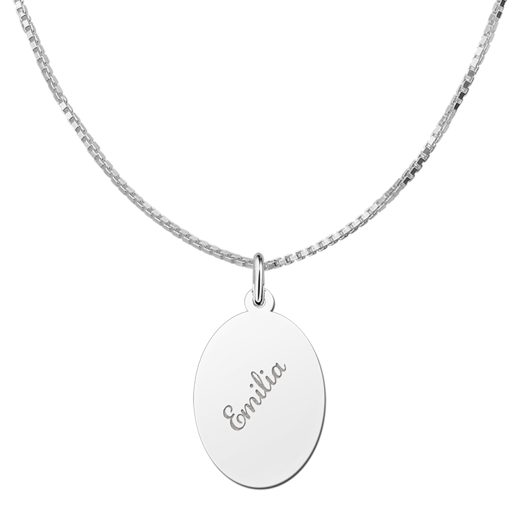 Colgante ovalado de plata con nombre
