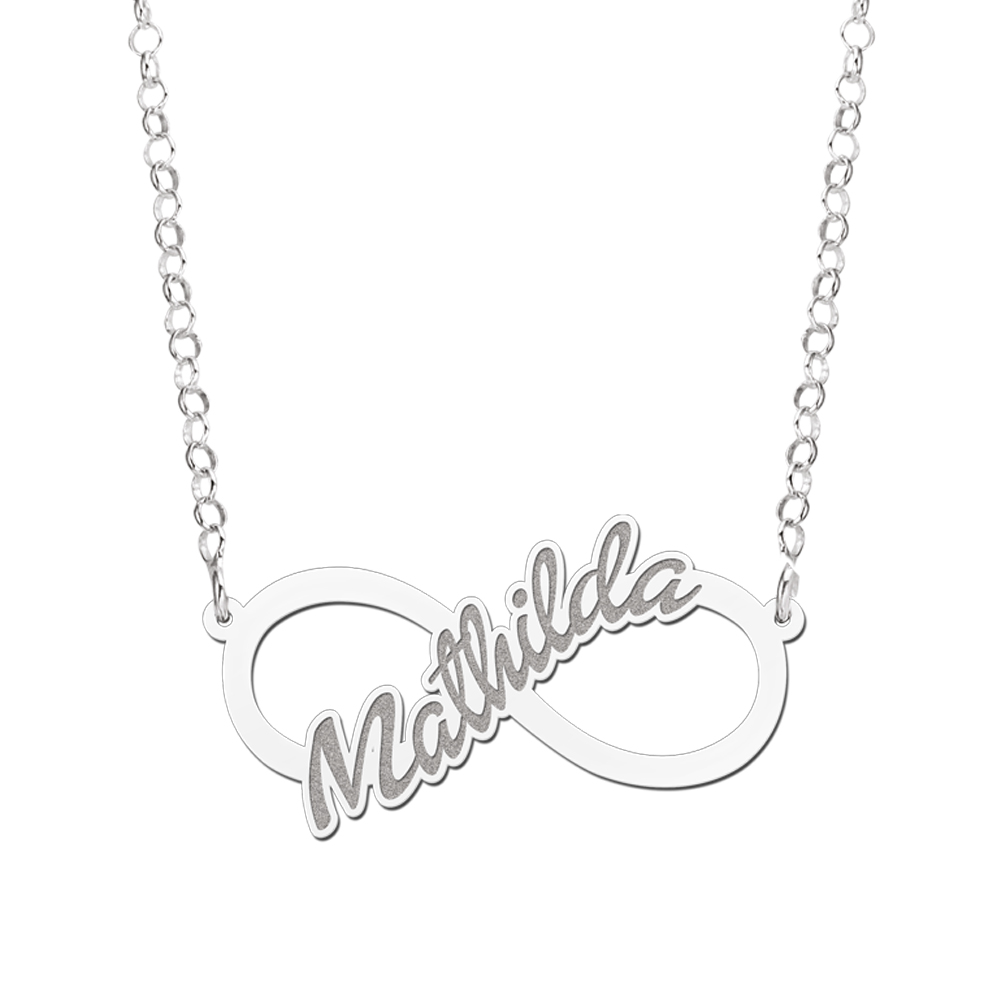 Collar infinito de plata con nombre escrito