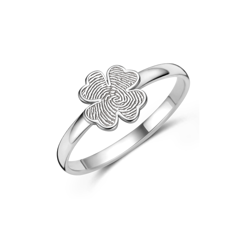 Anillo de plata con trébol y huella dactilar