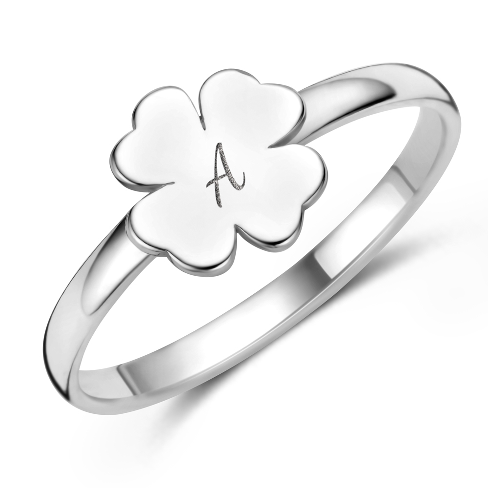 Anillo de plata con trébol e iniciales