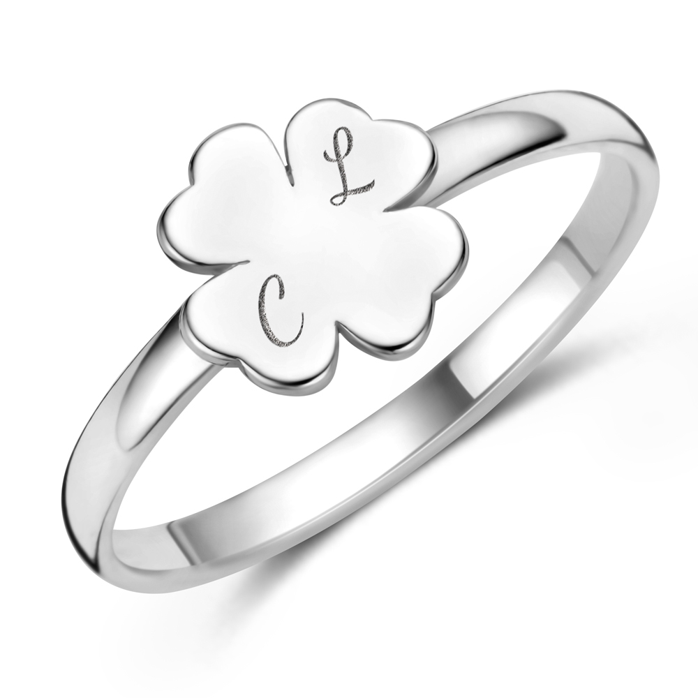 Anillo de plata con trébol e iniciales