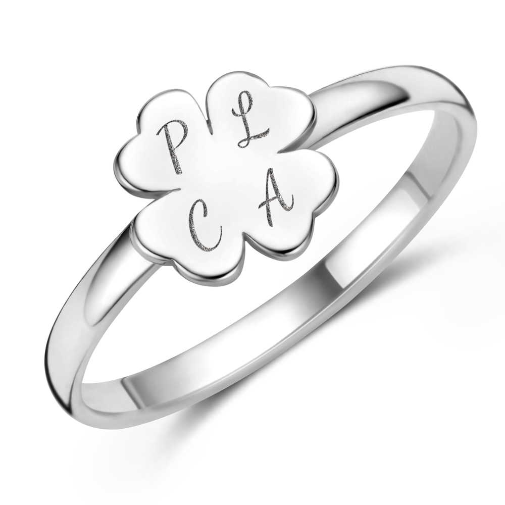 Anillo de plata con trébol e iniciales