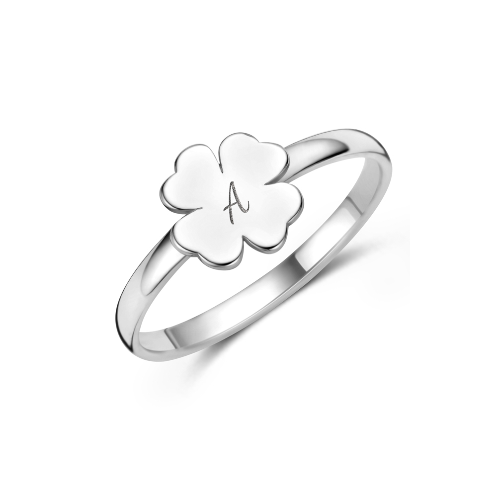 Anillo de plata con trébol e iniciales