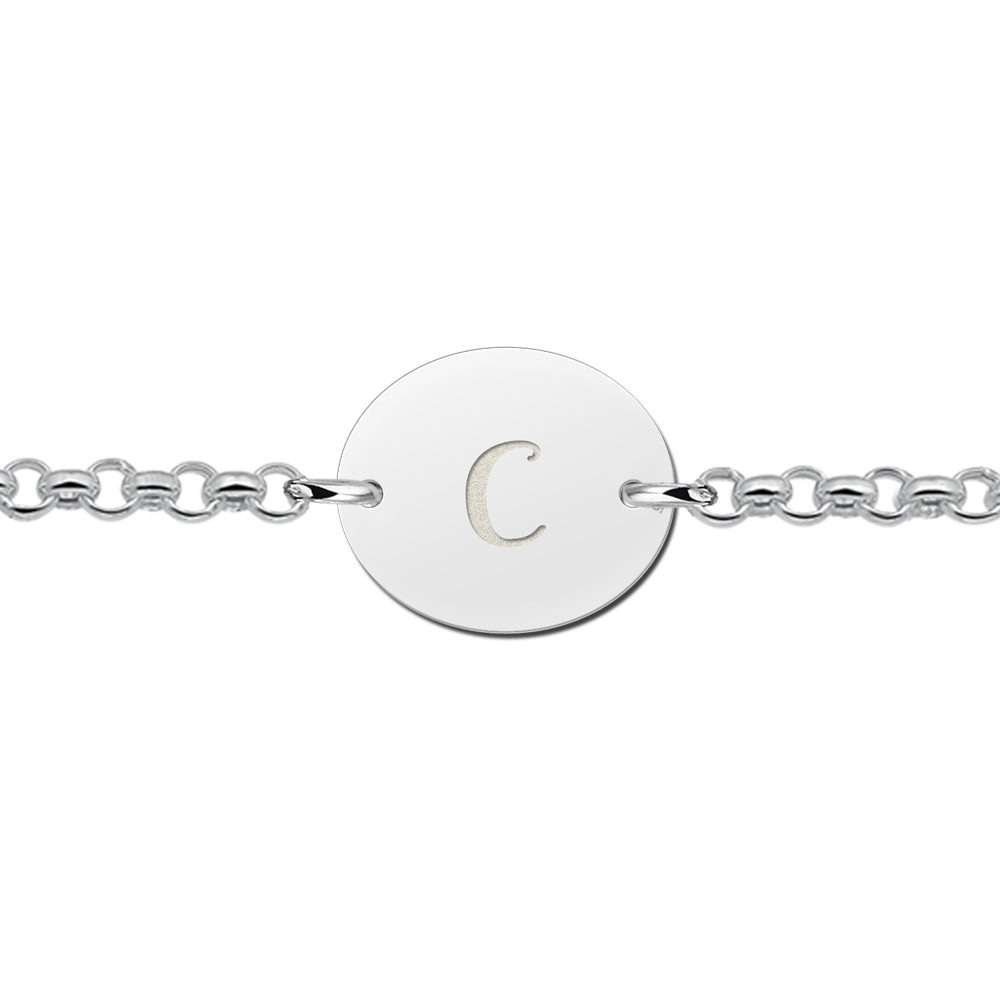 Pulsera de plata con letra ovalada