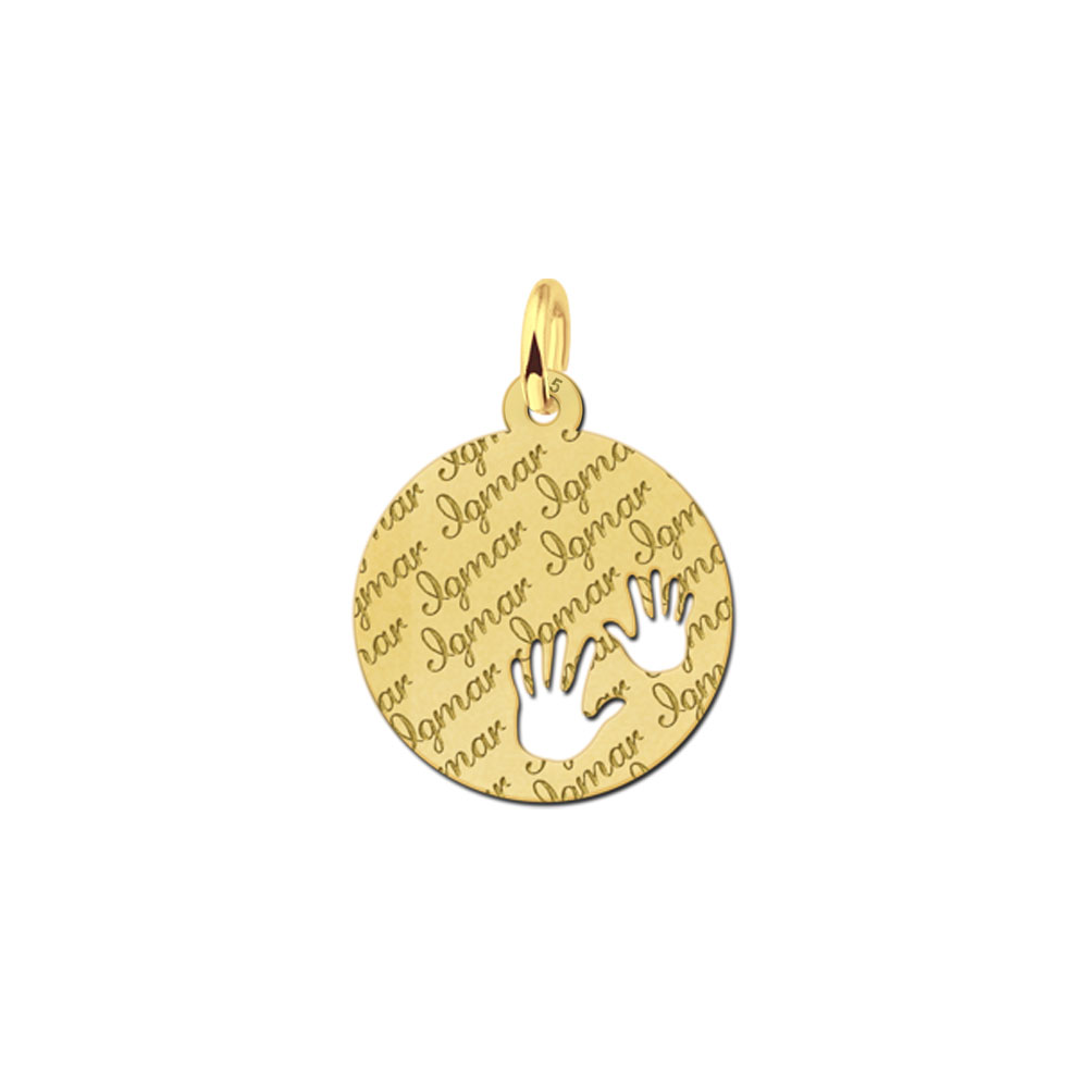 Colgante chapado en oro con nombre repetido y manitas de niño