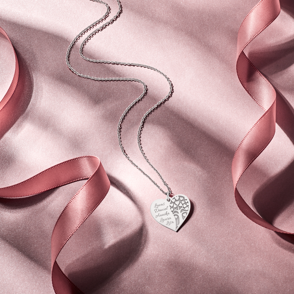 Colgante de corazón de plata con árbol de la vida y nombres grabados Colgante de corazón de plata con árbol de la vida y nombres grabados