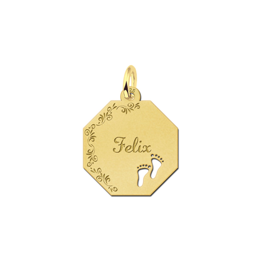 Colgante octogonal chapado en oro con borde de flores y pies de bebé