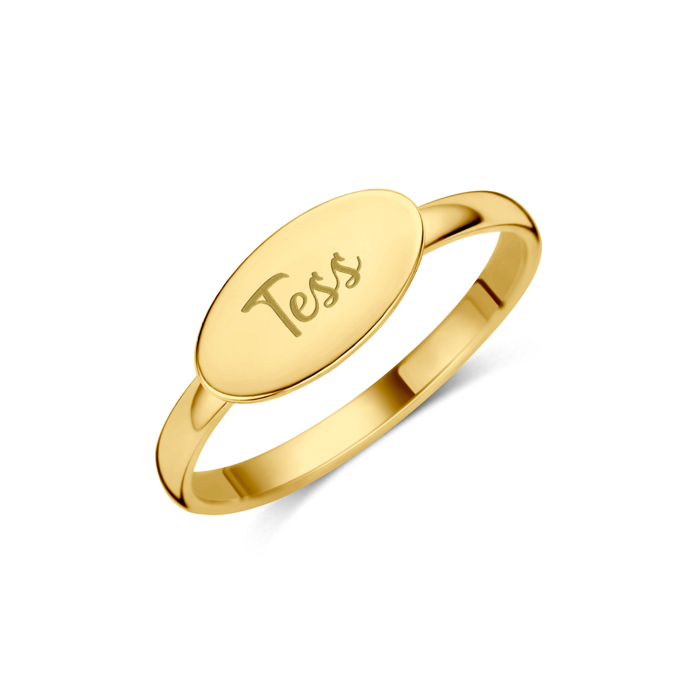 Anillo de oro con óvalo y nombre