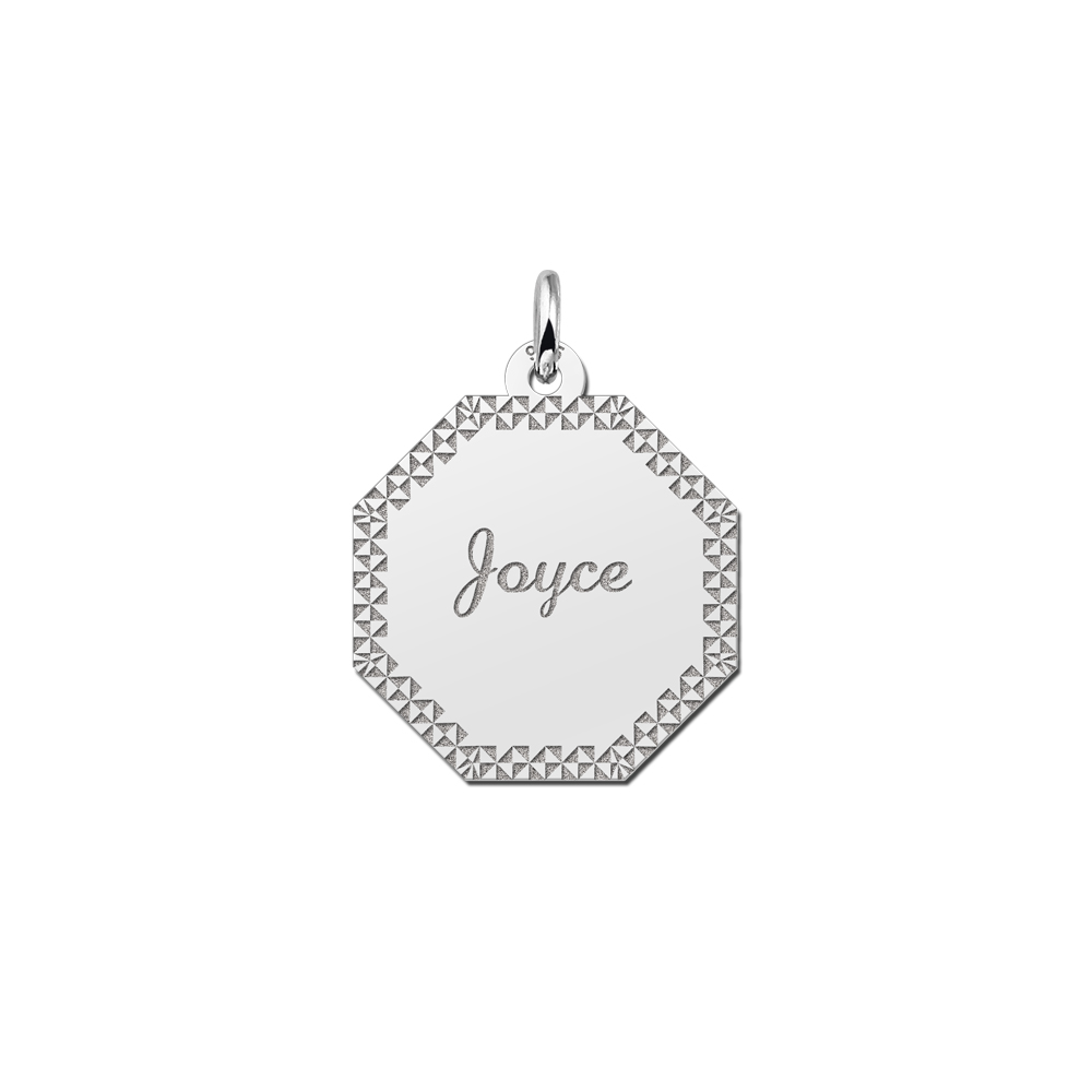 Colgante octogonal de plata con borde decorativo y nombre